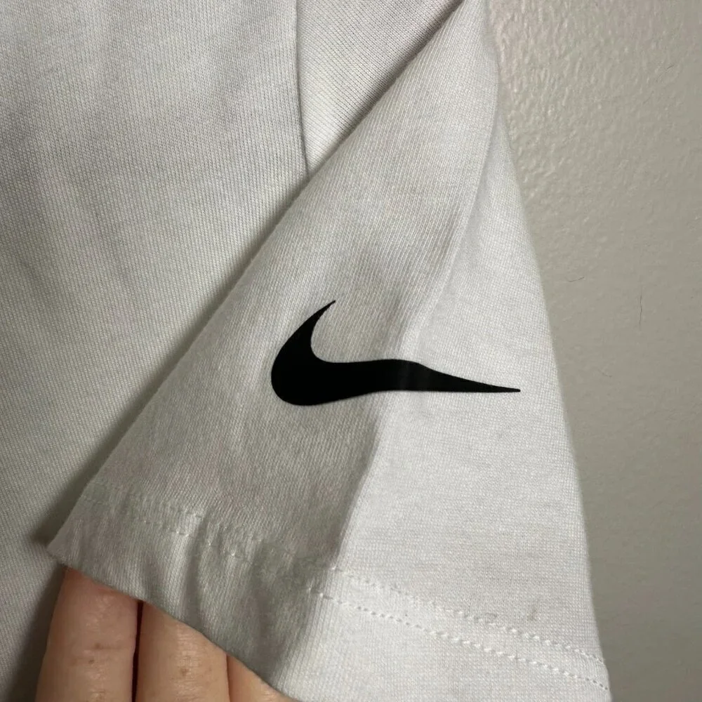 Nike USA Club Eagle Graphic T-Shirt Women's Size Medium
